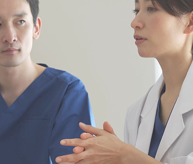 会話する医師