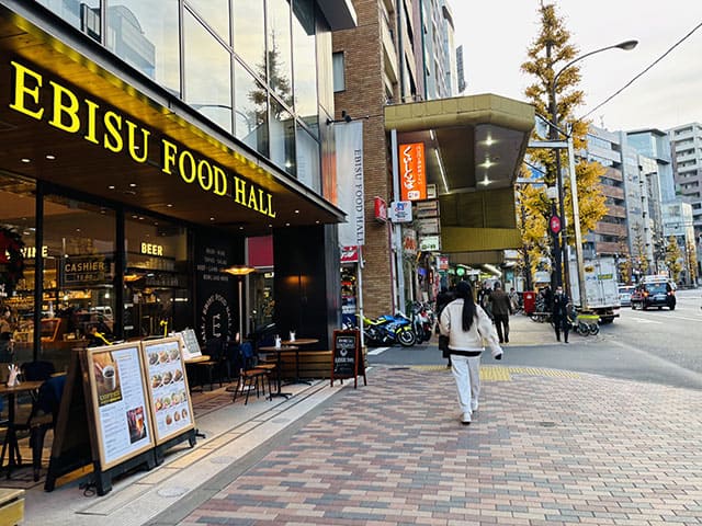 EBISU FOOD HALL を通過すると間もなくです